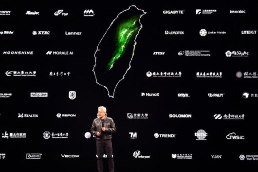 젠슨 황 엔비디아 CEO와 협력업체 명단/사진=대만 인터넷