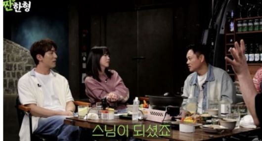 배우 김민교가 지난 26일 유튜브 채널 '짠한형 신동엽'에 공개된 영상에서 파란만장했던 가정사를 털어놨다./사진=유튜브 채널 '짠한형 신동엽'