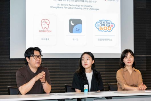 (왼쪽부터)김준배 아이클로 대표, 권서현 무니스 대표, 김정은 잼잼테라퓨틱스 대표 /사진=구글코리아 제공