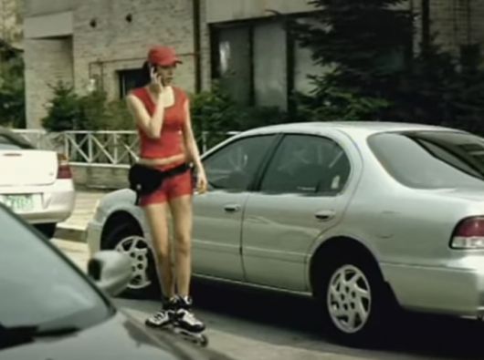 모델 겸 배우 출신 이기용이 '빨간 모자 아가씨'로 유명세를 얻은 주유소 CF 한 장면. /사진=유튜브 갈무리