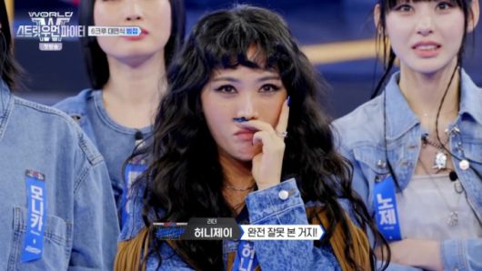 자신을 무시하는 영상을 보는 허니제이. /사진='월드 오브 스트릿 우먼 파이터' 캡처