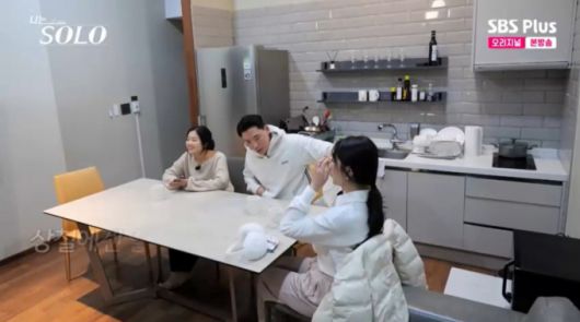 정숙, 영자의 선택을 받은 상철. /사진=SBSPlus·ENA '나는 솔로' 캡처