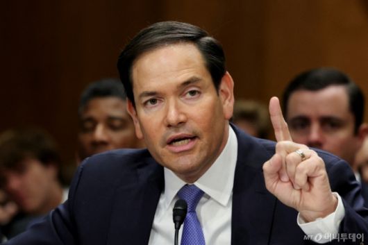마코 루비오 미국 국무 장관이 지난 20일(현지시간) 워싱턴DC에서 미 의회 상원 외교위원회에 출석해 "앞으로 이스라엘 비판 시위에 참여하는 유학생들의 학생 비자를 계속 취소하겠다"고 밝히고 있다. /워싱턴 로이터=뉴스1 /사진=(워싱턴 로이터=뉴스1) 우동명 기자