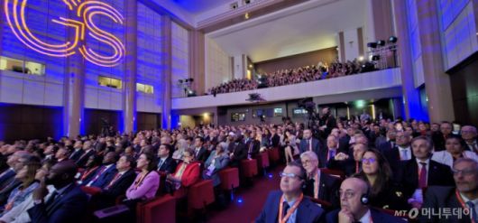 지난 달 25일 프랑스 파리에서 열린 제92차 WOAH 정기총회 개회식에는 1000여명이 넘는 각국 대표단이 참석해 성황을 이루었다. /사진=정혁수 기자 /사진=정혁수