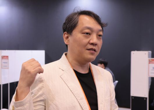 정지량 틸다 대표가 28일 경남 창원컨벤션센터에서 디캠프 오픈이노베이션 '오피스아워@경남'에 참가해 대화를 나누고 있다./사진=디캠프