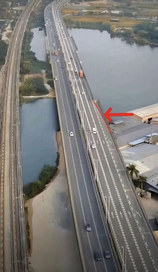 중국 광둥성의 한 고속도로에서 차량이 추락해 5명이 숨지는 사고가 발생했다. /사진=바이두 캡처