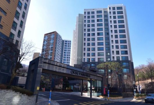 서현진은 지난해 9월 옥수동 e편한세상 옥수파크힐스 전용 84.96㎡으로 이사했다. /사진=네이버지도 로드뷰 캡처