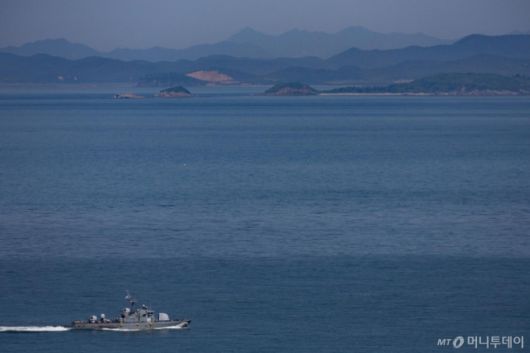 우리 해군 함정 지난해 6월 서해 연평도 인근 해역을 경계하고 있다. / 사진=뉴시스