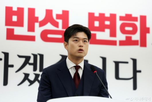 [서울=뉴시스]김용태 국민의힘 비상대책위원장이 8일 서울 여의도 국회에서 현안 기자회견을 하고 있다. 2025.06.08.