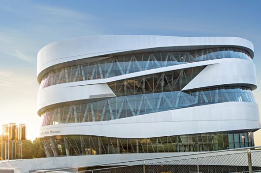 독일 슈투트가르트에 위치한 벤츠 박물관의 외관. 구조가 나선형으로 돼있다./사진=메르세데스-벤츠 제공