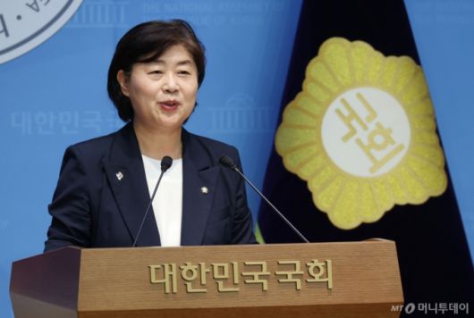 (서울=뉴스1) 이광호 기자 = 더불어민주당 차기 원내대표 선거에 나서는 서영교 의원이 8일 오전 서울 여의도 국회 소통관에서 현안 관련 기자회견을 하고 있다. 2025.6.8/뉴스1  Copyright (C) 뉴스1. All rights reserved. 무단 전재 및 재배포,  AI학습 이용 금지.