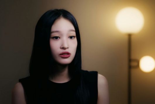 아이돌 그룹으로 데뷔하는 이명희 신세계 그룹 총괄회장의 외손녀이자 신세계그룹 정유경 회장의 맏딸인 문서윤(애니, 24)의 인터뷰가 공개됐다./사진=유튜브 'ALLDAY PROJECT'