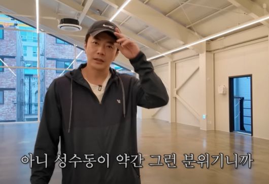 권상우가 성수동에서 10년간 세차장으로 운영했던 건물을 팝업 행사장으로 리모델링했다. /사진=손태영 유튜브 갈무리