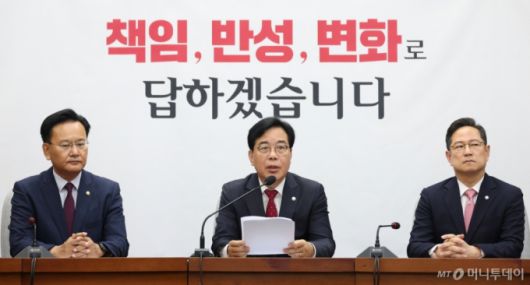 송언석 국민의힘 원내대표가 17일 서울 여의도 국회에서 열린 원내대책회의에서 발언하고 있다. 2025.06.17. /사진=뉴시스 /사진=고승민