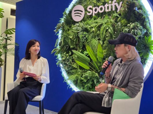 힙합 아티스트 릴 모쉬핏이 미디어 행사 '스포티파이 사운드체크'에서 토크 세션을 진행하고 있다./사진=이찬종 기자