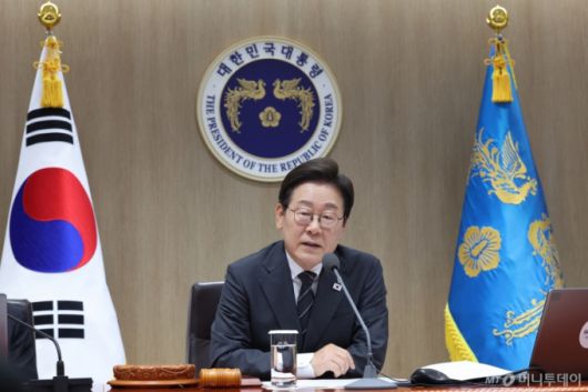 [서울=뉴시스] 고범준 기자 = 이재명 대통령이 19일 서울 용산구 대통령실 청사에서 열린 국무회의에서 발언하고 있다. (대통령실통신사진기자단) 2025.06.19. bjko@newsis.com /사진=