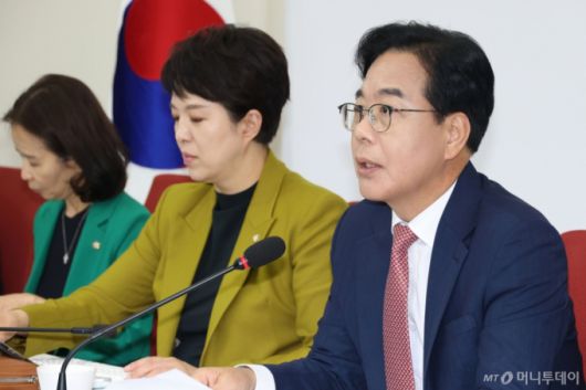 송언석 국민의힘 원내대표가 22일 오후 서울 여의도 국회에서 이재명 대통령과 여야 지도부 오찬 관련 기자간담회를 하고 있다. 2025.6.22/사진=뉴스1