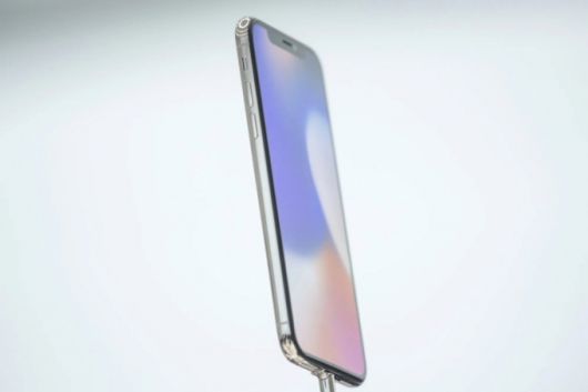 2017년 출시된 아이폰X/사진=블룸버그