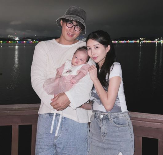 이지훈의 일본인 아내 아야네가 딸 돌잔치 드레스가 너무 화려하다는 지적에 생각을 밝혔다. /사진=인스타그램 갈무리