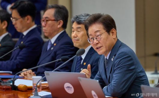 (서울=뉴스1) 허경 기자 = 이재명 대통령이 24일 서울 용산 대통령실 청사에서 열린 국무회의에서 발언하고 있다. (대통령실 제공. 재판매 및 DB 금지) 2025.6.24/뉴스1  Copyright (C) 뉴스1. All rights reserved. 무단 전재 및 재배포,  AI학습 이용 금지. /사진=(서울=뉴스1) 허경 기자