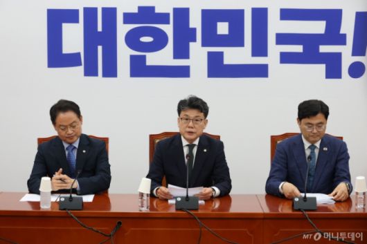 (서울=뉴스1) 이광호 기자 = 진성준 더불어민주당 정책위의장이 26일 오후 서울 여의도 국회에서 6월 임시회 중점처리 법안 및 정책현안 관련 기자간담회를 하고 있다. 2025.6.26/뉴스1  Copyright (C) 뉴스1. All rights reserved. 무단 전재 및 재배포,  AI학습 이용 금지. /사진=(서울=뉴스1) 이광호 기자