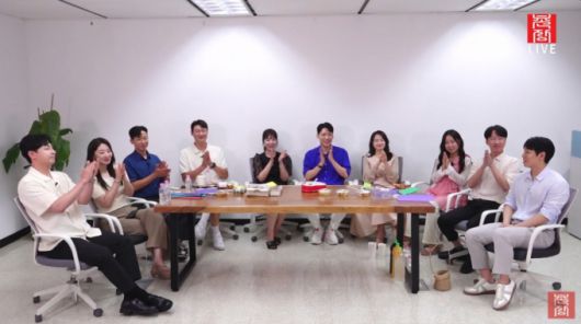 영식에게 박수를 보내는 26기 출연진들. /사진=유튜브 '촌장엔터테인먼트TV' 캡처