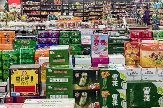 [옌볜=뉴시스] 정병혁 기자 = 지난 11일 중국 지린성 옌볜 조선족자치주의 한 마트에 판매 제품들이 놓여 있다. (공동취재) 2025.06.15.