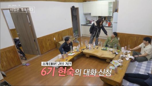 23기 영호에게 대화를 신청하는 6기 현숙. /사진=SBS Plus·ENA '나는 SOLO, 그 후 사랑은 계속된다' 캡처