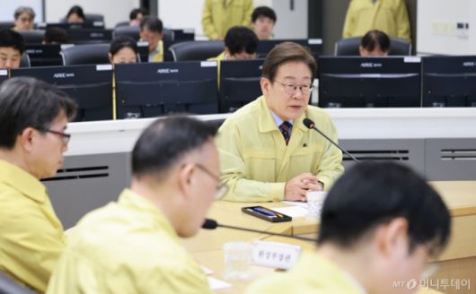 [서울=뉴시스] 최진석 기자 = 이재명 대통령이 12일 서울 서초구 한강홍수통제소에서 열린 수해(장마) 대비 현장 점검 회의에서 발언하고 있다. (대통령실통신사진기자단) 2025.06.12. myjs@newsis.com /사진=최진석