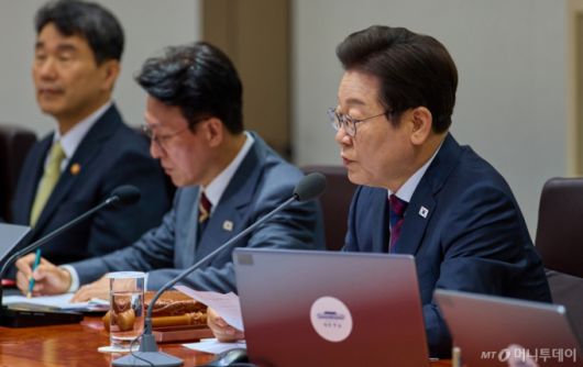 (서울=뉴스1) 허경 기자 = 이재명 대통령이 5일 서울 용산 대통령실 청사에서 열린 국무회의에서 발언하고 있다. (대통령실 제공. 재판매 및 DB 금지) 2025.7.5/뉴스1  Copyright (C) 뉴스1. All rights reserved. 무단 전재 및 재배포,  AI학습 이용 금지. /사진=(서울=뉴스1) 허경 기자