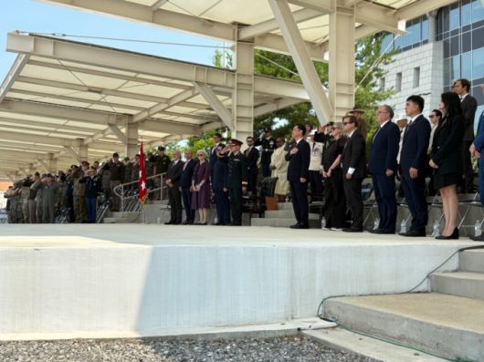 데릭 맥컬리 유엔군사령부 부사령관(중장)이 8일 경기 평택에 위치한 주한미군 기지 '캠프 험프리스'에서 유엔사 창설 75주년 행사를 주관하고 있는 모습. / 사진=김인한 기자