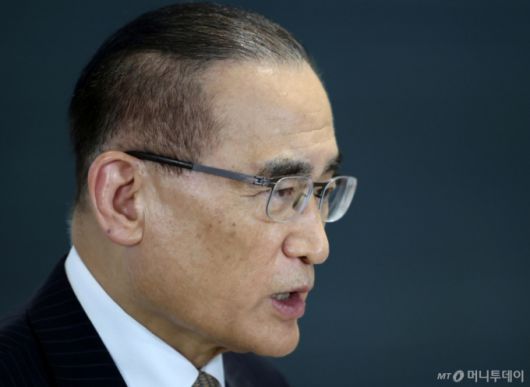 위성락 대통령실 국가안보실장이 지난 6일 오전 인천국제공항 제2여객터미널에서 미국으로 출국하기 전 취재진 질문에 답변하고 있다. / 사진=뉴시스