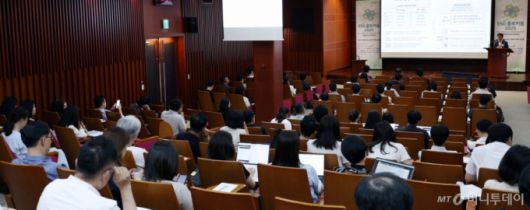 김도연 삼일회계법인 파트너가 9일 오후 서울 영등포구 금융투자협회에서 머니투데이 주최로 열린 'ESG 콜로키움 2025'에서 '국내 ESG공시 기준과 대응방안'에 대해 발표하고 있다. /사진=김창현 기자 chmt@