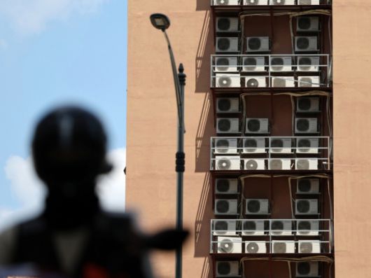 서울 시내 한 건물에 에어컨 실외기가 작동하고 있다./사진=뉴스1