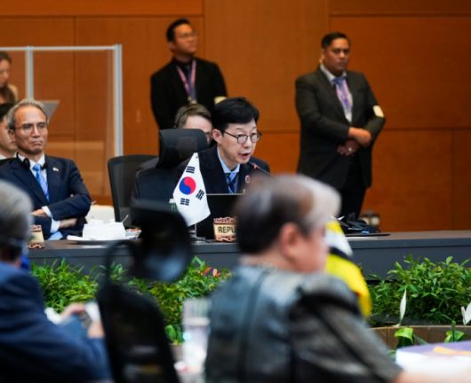 10일(현지시간) 말레이시아 쿠알라룸푸르에서 개최된 아세안+3(한중일) 외교장관회의에 참석한 박윤주 외교부 1차관이 발언하고 있다./사진제공=외교부