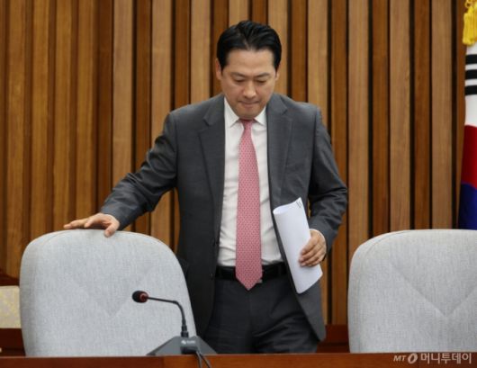 [서울=뉴시스] 김금보 기자 = 장동혁 국민의힘 의원이 11일 서울 여의도 국회에서 열린 원내대책회의에 참석하고 있다. 2025.07.11. /사진=뉴시스 /사진=김금보