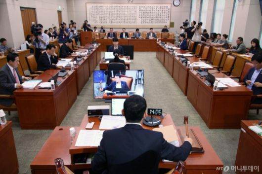 [서울=뉴시스] 김금보 기자 = 11일 오후 서울 여의도 국회에서 법제사법위원회 법안심사제1소위원회 상업개정안 관련 공청회에가 열리고 있다. 2025.07.11. kgb@newsis.com /사진=김금보