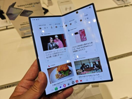 오사카 갤럭시 스튜디오에 전시된 갤럭시Z폴드7. /사진=김승한 기자