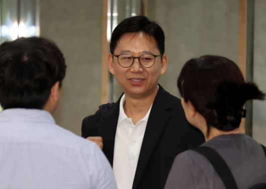배경훈 과학기술정보통신부 장관 후보자가 1일 오전 서울 종로구 광화문우체국에 마련된 인사청문회 준비 사무실로 출근하며 취재진의 질문에 답하고 있다. /사진=뉴시스