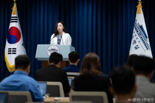 (서울=뉴스1) 이재명 기자 = 강유정 대통령실 대변인이 13일 서울 용산 대통령실 청사에서 차관급 인선 관련 브리핑을 하고 있다. 2025.7.13/뉴스1  Copyright (C) 뉴스1. All rights reserved. 무단 전재 및 재배포,  AI학습 이용 금지. /사진=(서울=뉴스1) 이재명 기자