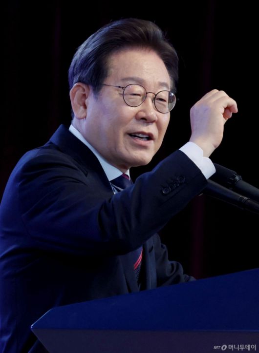 [진천=뉴시스] 최동준 기자 = 이재명 대통령이 14일 충북 진천 국가공무원인재개발원에서 5급 신임관리자과정 교육생에게 특강을 하고 있다. (대통령실통신사진기자단) 2025.07.14. photocdj@newsis.com /사진=최동준