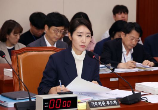 강선우 여성가족부 장관 후보자가 14일 서울 여의도 국회에서 열린 여성가족위원회의 인사청문회에서 의원 질의에 답하고 있다./사진=뉴시스.