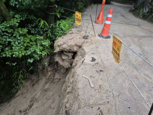 국보 24호인 경북 경주의 석굴암 진입로 사면이 폭우로 유실된 모습. / 사진 = 국가유산청 제공