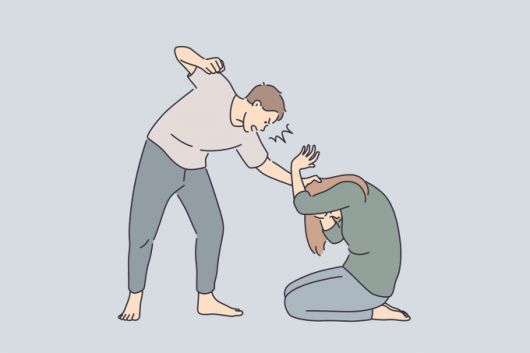 가정폭력으로 기소된 사실이 직장에 알려져 해고당한 남편이 아내를 명예훼손과 무고 혐의로 맞고소했다면 어떻게 대응해야 할까. 기사 이해를 돕기 위한 사진./사진=이미지투데이