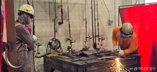한화필리조선소 부지 내 '트레이닝 아카데미'에서 견습생들이 교육을 받고 있다. /사진=심재현 특파원
