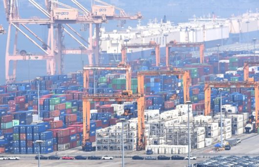 경기 평택시 포승읍 평택항에 컨테이너가 쌓여있는 모습. /사진=뉴스1 /사진=김종택