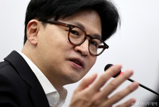 [경주=뉴시스] 이무열 기자 = 한동훈 제21대 대통령 선거 국민의힘 경선 후보가 21일 경북 경주시 경주화백컨벤션센터(하이코·HICO)에서 열린 2025 아시아태평양경제협력체(APEC) 정상회의 준비상황에서 발언하고 있다. 2025.04.21. lmy@newsis.com /사진=이무열