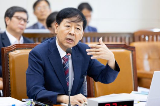 구윤철 부총리 겸 기획재정부 장관 후보자가 17일 서울 여의도 국회 기획재정위원회에서 열린 인사청문회에서 의원 질의에 답하고 있다./사진제공=뉴스1