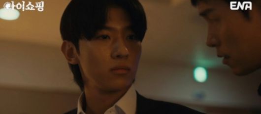 첫 방송 이후 연기력 논란을 불러일으킨 UDT 출신 유튜버 덱스(김진영) /사진=ENA '아이쇼핑' 방송화면