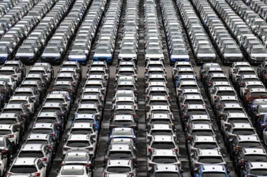 2025년 4월 2일 일본 요코하마의 다이코쿠 부두에 신차들이 주차되어 있는 모습. /AFPBBNews=뉴스1